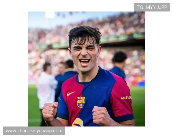 巴萨在训练中反复练习“无球吸引”的跑位艺术