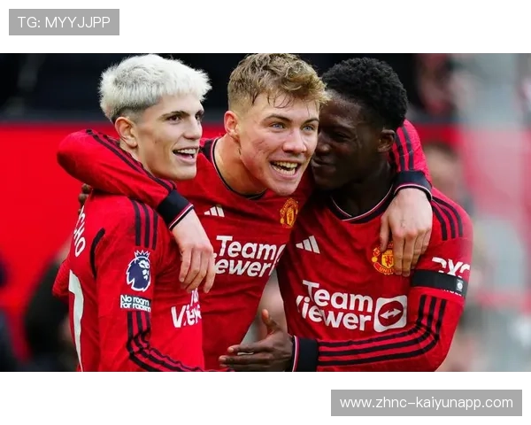 曼联考虑出售三名替补以腾出薪资空间，改革阵容迎接新赛季